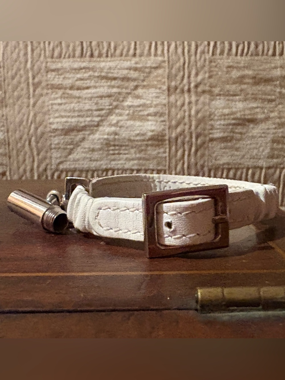 Gucci White Leather Bracelet with Silver Buckle & Leopard Detail